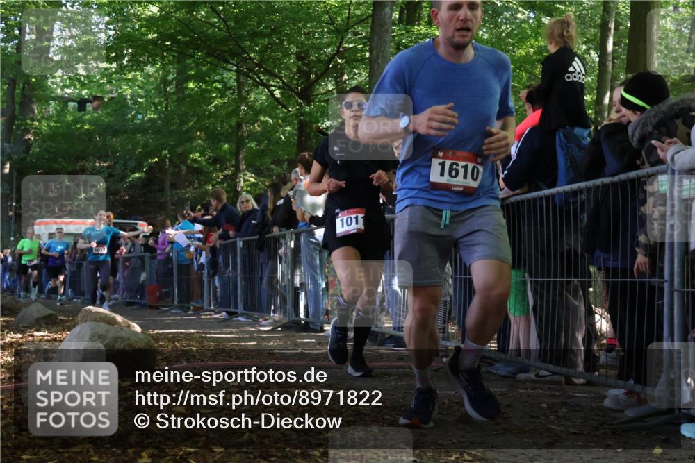 28.09.2025 - 33. Volkslauf durch das schöne Alstertal Strokosch-Dieckow http://msf.ph/oto/8971822 28.09.2025 11:54:30 Ziel 1011, 1017, 1610, 1637, 1679, 1698, 2635 meine-sportfotos.de