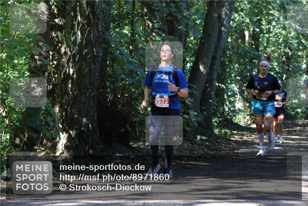 28.09.2025 - 33. Volkslauf durch das schöne Alstertal Strokosch-Dieckow http://msf.ph/oto/8971860 28.09.2025 12:23:22 Laufen 16, 2533, 1068, 094 meine-sportfotos.de