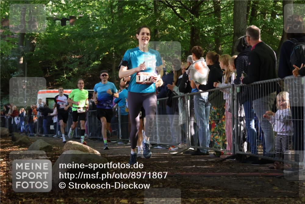 28.09.2025 - 33. Volkslauf durch das schöne Alstertal Strokosch-Dieckow http://msf.ph/oto/8971867 28.09.2025 11:54:33 Ziel 1014, 1017, 1637, 1679, 1698, 2635 meine-sportfotos.de