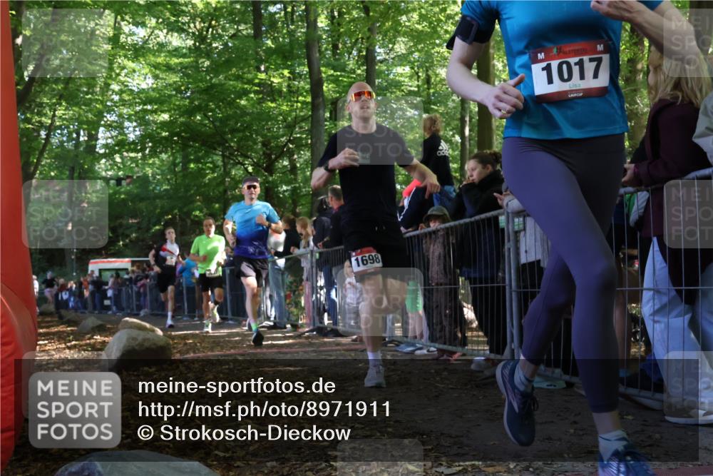 28.09.2025 - 33. Volkslauf durch das schöne Alstertal Strokosch-Dieckow http://msf.ph/oto/8971911 28.09.2025 11:54:35 Ziel 1014, 1017, 1634, 1637, 1679, 1698, 2635 meine-sportfotos.de