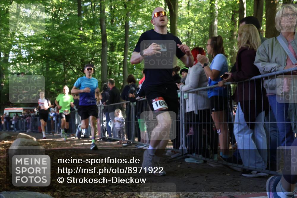 28.09.2025 - 33. Volkslauf durch das schöne Alstertal Strokosch-Dieckow http://msf.ph/oto/8971922 28.09.2025 11:54:35 Ziel 1014, 1017, 1634, 1637, 1679, 1698, 2635 meine-sportfotos.de