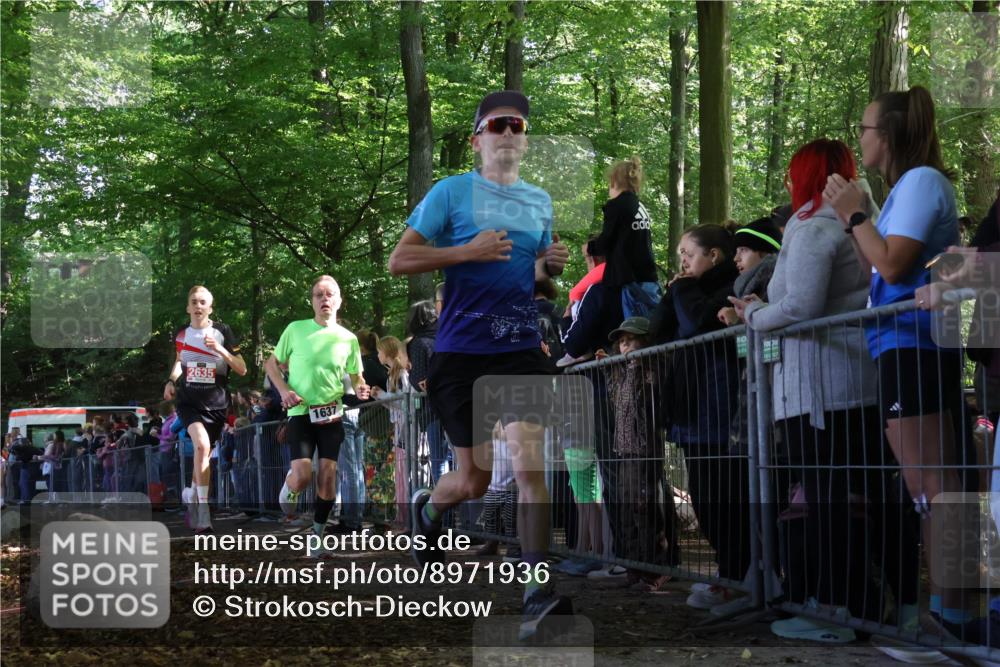 28.09.2025 - 33. Volkslauf durch das schöne Alstertal Strokosch-Dieckow http://msf.ph/oto/8971936 28.09.2025 11:54:36 Ziel 1014, 1634, 1637, 1679, 1698, 2635 meine-sportfotos.de