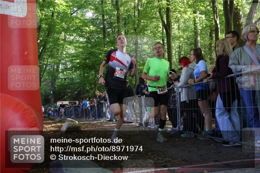 28.09.2025 - 33. Volkslauf durch das schöne Alstertal Strokosch-Dieckow http://msf.ph/oto/8971974 28.09.2025 11:54:37 Ziel 1014, 1634, 1637, 1679, 2635 meine-sportfotos.de