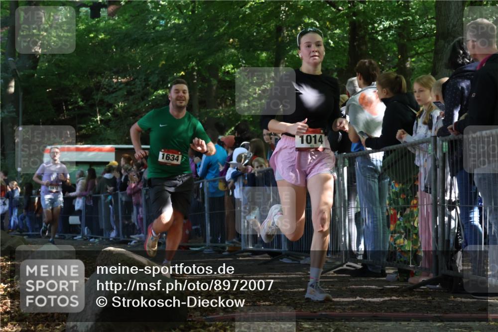 28.09.2025 - 33. Volkslauf durch das schöne Alstertal Strokosch-Dieckow http://msf.ph/oto/8972007 28.09.2025 11:54:41 Ziel 1014, 1632, 1634 meine-sportfotos.de