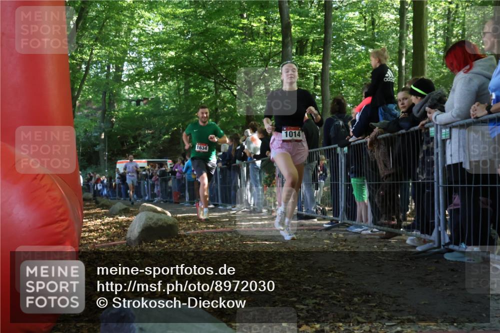 28.09.2025 - 33. Volkslauf durch das schöne Alstertal Strokosch-Dieckow http://msf.ph/oto/8972030 28.09.2025 11:54:42 Ziel 1014, 1632, 1634 meine-sportfotos.de