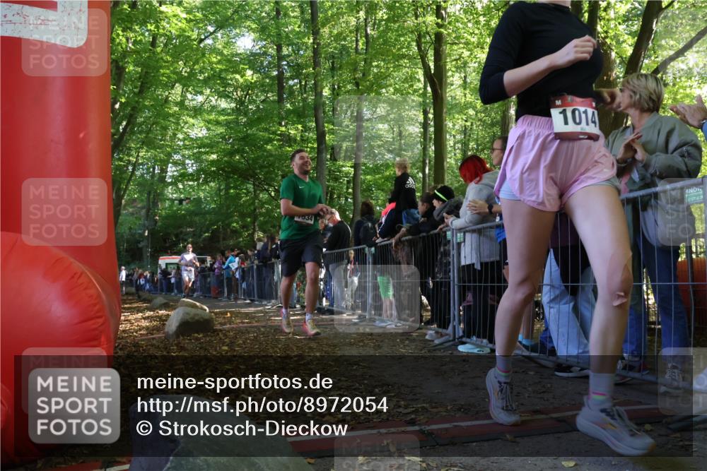 28.09.2025 - 33. Volkslauf durch das schöne Alstertal Strokosch-Dieckow http://msf.ph/oto/8972054 28.09.2025 11:54:43 Ziel 1014, 1632, 1634 meine-sportfotos.de