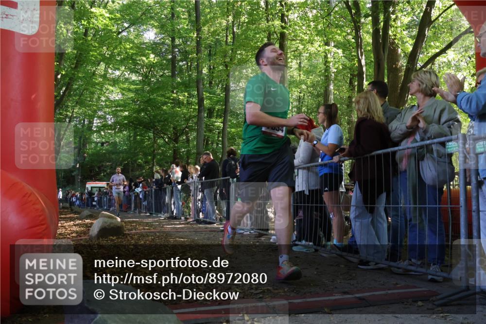 28.09.2025 - 33. Volkslauf durch das schöne Alstertal Strokosch-Dieckow http://msf.ph/oto/8972080 28.09.2025 11:54:44 Ziel 1632, 1634 meine-sportfotos.de