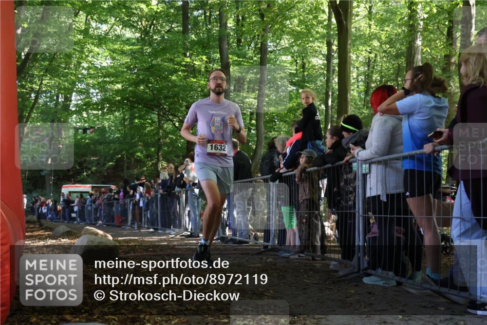 28.09.2025 - 33. Volkslauf durch das schöne Alstertal Strokosch-Dieckow http://msf.ph/oto/8972119 28.09.2025 11:54:47 Ziel 1631, 1632 meine-sportfotos.de