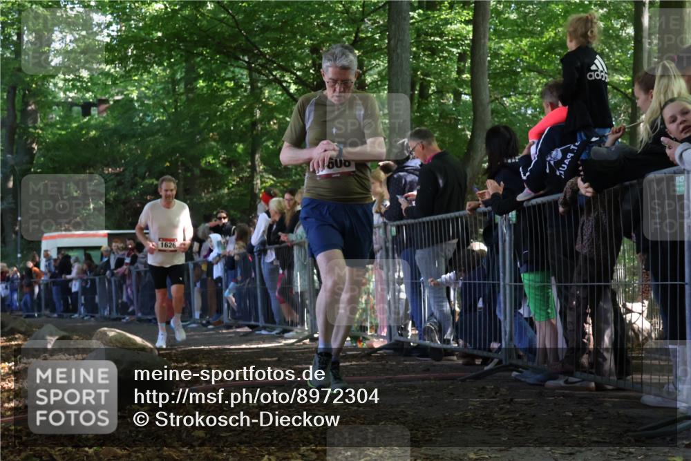 28.09.2025 - 33. Volkslauf durch das schöne Alstertal Strokosch-Dieckow http://msf.ph/oto/8972304 28.09.2025 11:55:48 Ziel 1608, 1626 meine-sportfotos.de