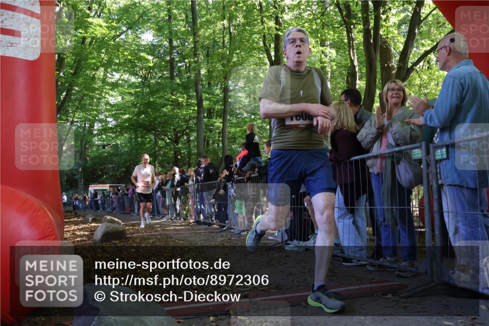 28.09.2025 - 33. Volkslauf durch das schöne Alstertal Strokosch-Dieckow http://msf.ph/oto/8972306 28.09.2025 11:55:49 Ziel 1608, 1626, 2348 meine-sportfotos.de