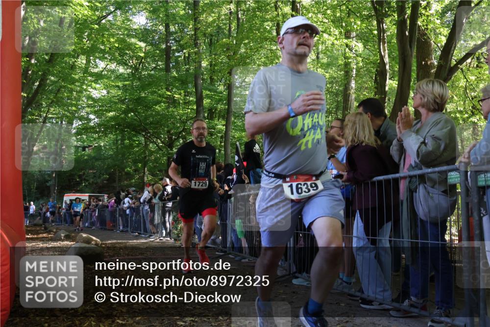 28.09.2025 - 33. Volkslauf durch das schöne Alstertal Strokosch-Dieckow http://msf.ph/oto/8972325 28.09.2025 11:56:08 Ziel 1625, 1639, 1729, 3084, 3085 meine-sportfotos.de