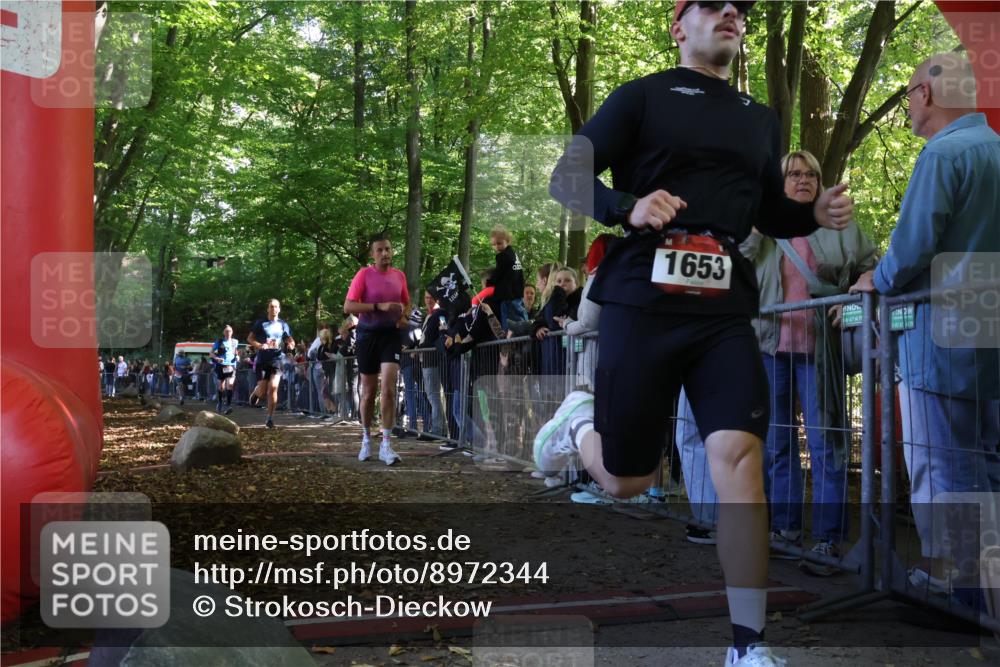 28.09.2025 - 33. Volkslauf durch das schöne Alstertal Strokosch-Dieckow http://msf.ph/oto/8972344 28.09.2025 11:56:23 Ziel 1653, 1665, 1770, 2475 meine-sportfotos.de