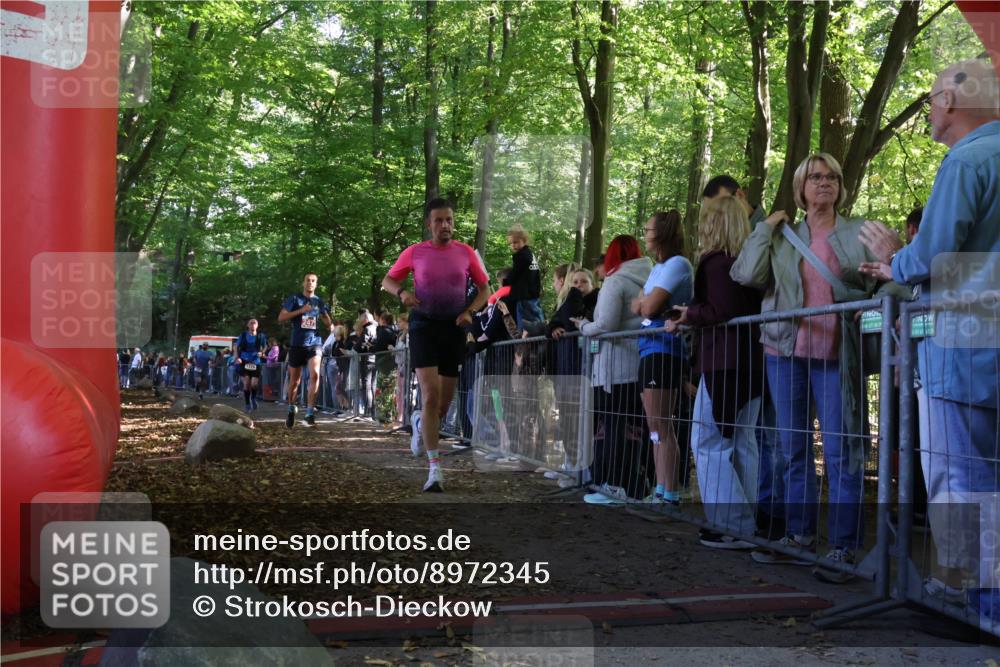 28.09.2025 - 33. Volkslauf durch das schöne Alstertal Strokosch-Dieckow http://msf.ph/oto/8972345 28.09.2025 11:56:23 Ziel 1653, 1665, 1770, 2475 meine-sportfotos.de