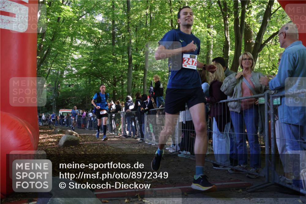 28.09.2025 - 33. Volkslauf durch das schöne Alstertal Strokosch-Dieckow http://msf.ph/oto/8972349 28.09.2025 11:56:26 Ziel 1587, 1665, 1770, 2475 meine-sportfotos.de