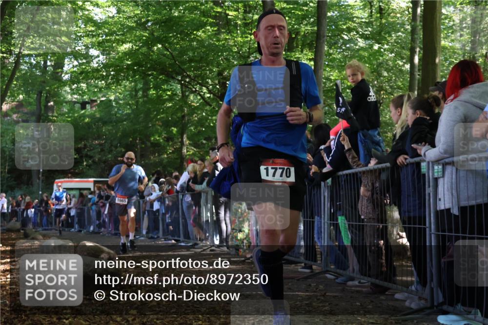 28.09.2025 - 33. Volkslauf durch das schöne Alstertal Strokosch-Dieckow http://msf.ph/oto/8972350 28.09.2025 11:56:27 Ziel 1587, 1665, 1770 meine-sportfotos.de