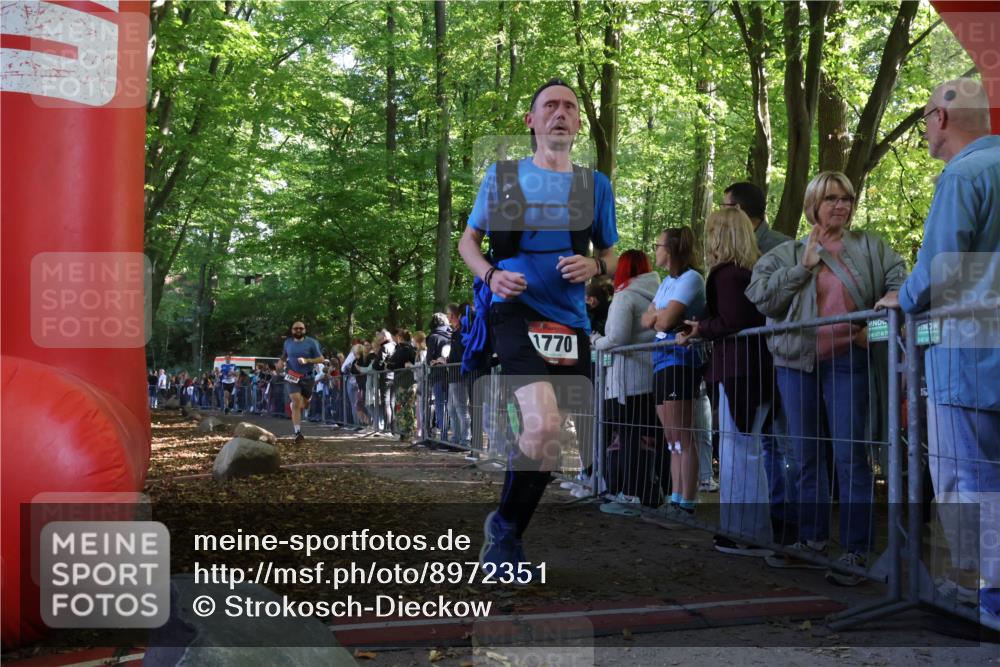 28.09.2025 - 33. Volkslauf durch das schöne Alstertal Strokosch-Dieckow http://msf.ph/oto/8972351 28.09.2025 11:56:27 Ziel 1587, 1665, 1770 meine-sportfotos.de