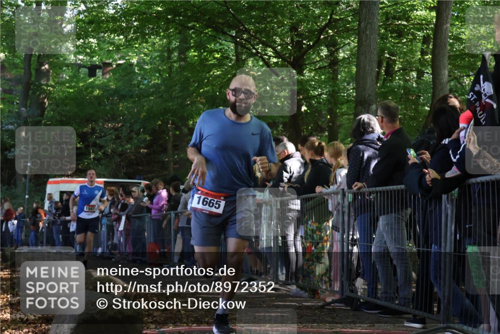 28.09.2025 - 33. Volkslauf durch das schöne Alstertal Strokosch-Dieckow http://msf.ph/oto/8972352 28.09.2025 11:56:29 Ziel 1587, 1665 meine-sportfotos.de