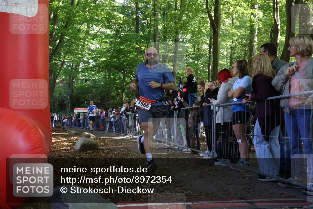 28.09.2025 - 33. Volkslauf durch das schöne Alstertal Strokosch-Dieckow http://msf.ph/oto/8972354 28.09.2025 11:56:30 Ziel 1587, 1665 meine-sportfotos.de