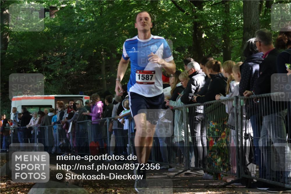 28.09.2025 - 33. Volkslauf durch das schöne Alstertal Strokosch-Dieckow http://msf.ph/oto/8972356 28.09.2025 11:56:32 Ziel 1587 meine-sportfotos.de