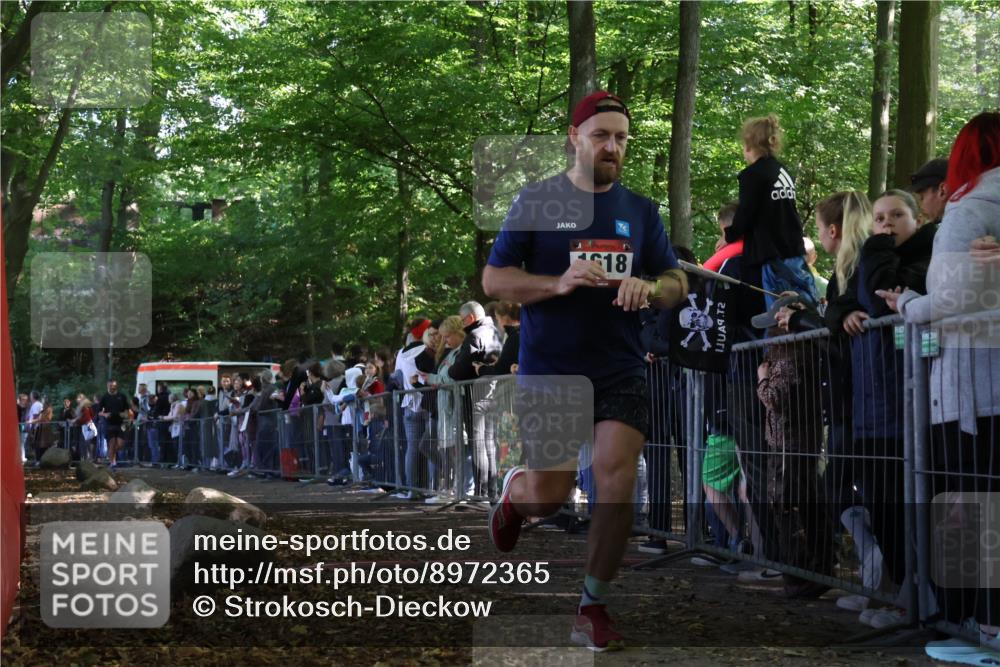 28.09.2025 - 33. Volkslauf durch das schöne Alstertal Strokosch-Dieckow http://msf.ph/oto/8972365 28.09.2025 11:56:46 Ziel 1618, 1633 meine-sportfotos.de