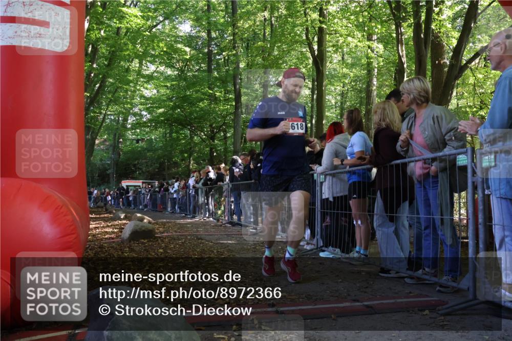 28.09.2025 - 33. Volkslauf durch das schöne Alstertal Strokosch-Dieckow http://msf.ph/oto/8972366 28.09.2025 11:56:46 Ziel 1618, 1633 meine-sportfotos.de