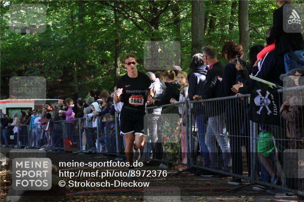28.09.2025 - 33. Volkslauf durch das schöne Alstertal Strokosch-Dieckow http://msf.ph/oto/8972376 28.09.2025 11:57:03 Ziel 1682 meine-sportfotos.de