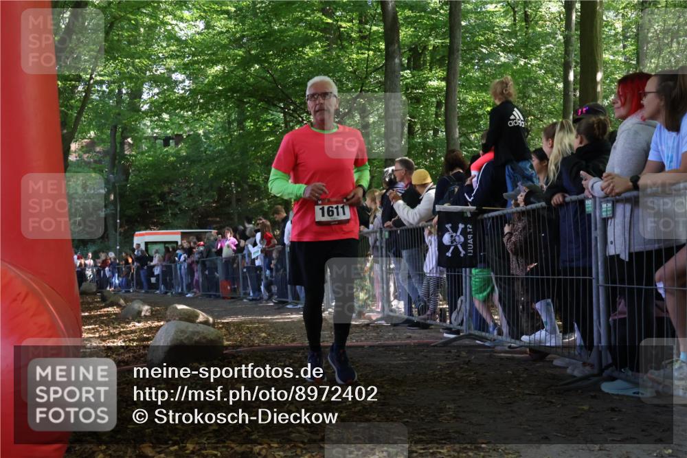 28.09.2025 - 33. Volkslauf durch das schöne Alstertal Strokosch-Dieckow http://msf.ph/oto/8972402 28.09.2025 11:57:40 Ziel 1611 meine-sportfotos.de