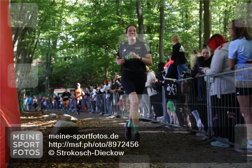 28.09.2025 - 33. Volkslauf durch das schöne Alstertal Strokosch-Dieckow http://msf.ph/oto/8972456 28.09.2025 11:58:55 Ziel 1058, 1641, 1660, 2460 meine-sportfotos.de