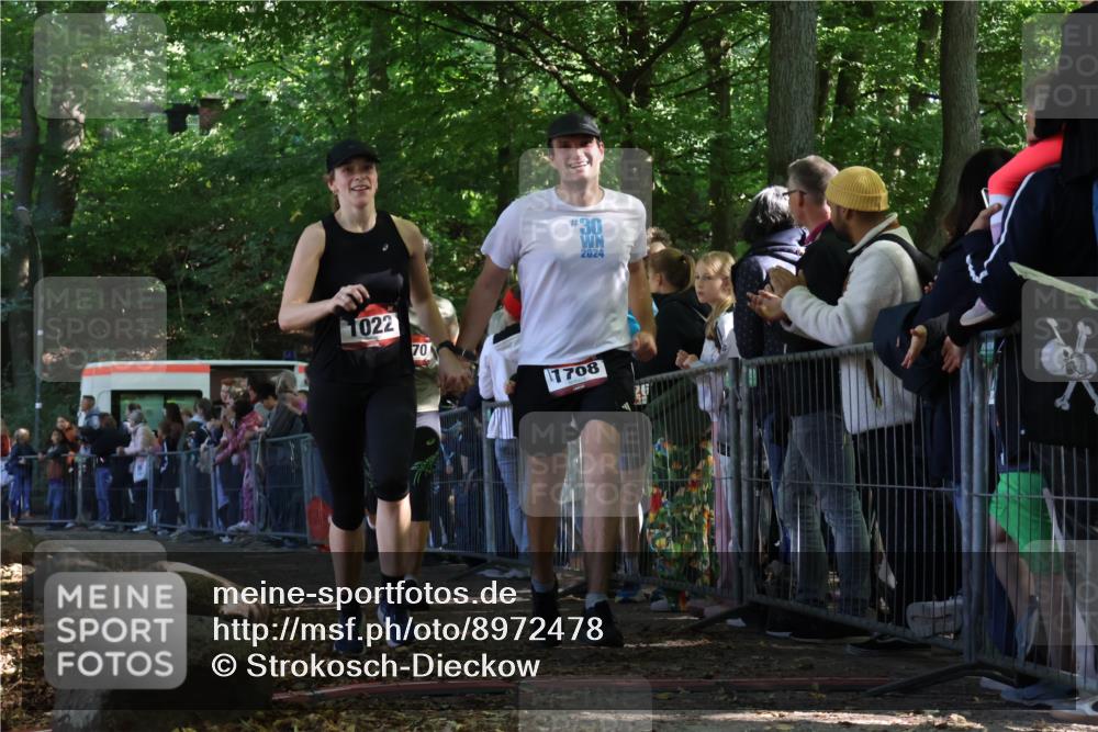 28.09.2025 - 33. Volkslauf durch das schöne Alstertal Strokosch-Dieckow http://msf.ph/oto/8972478 28.09.2025 11:59:07 Ziel 1022, 1670, 1708, 2636 meine-sportfotos.de