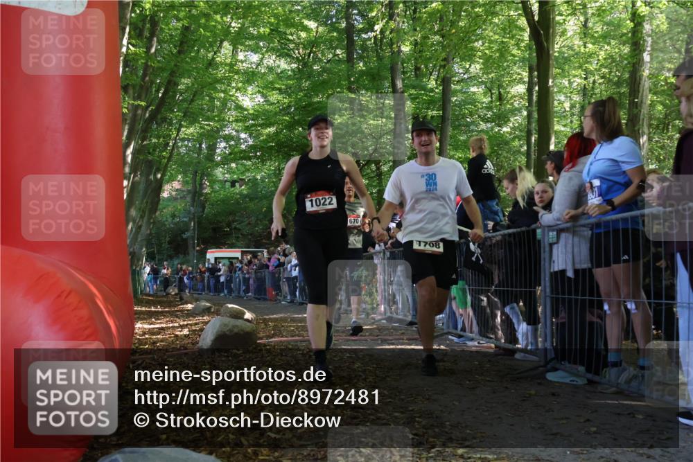 28.09.2025 - 33. Volkslauf durch das schöne Alstertal Strokosch-Dieckow http://msf.ph/oto/8972481 28.09.2025 11:59:08 Ziel 1022, 1670, 1708 meine-sportfotos.de