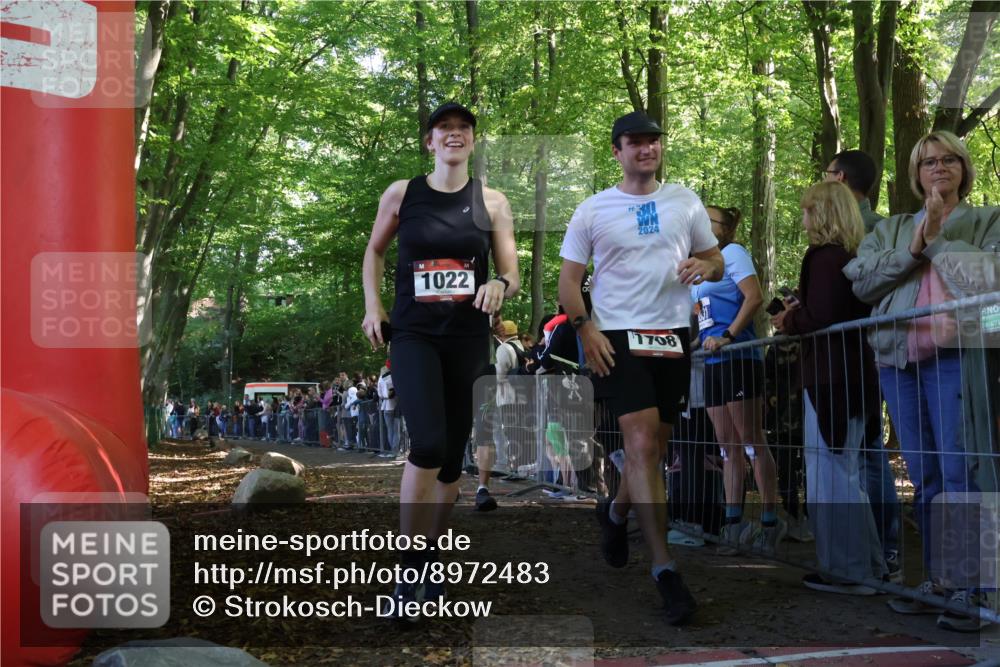 28.09.2025 - 33. Volkslauf durch das schöne Alstertal Strokosch-Dieckow http://msf.ph/oto/8972483 28.09.2025 11:59:09 Ziel 1022, 1670, 1708, 1779 meine-sportfotos.de