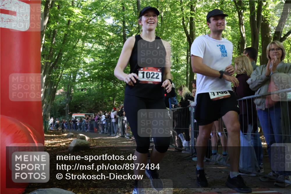 28.09.2025 - 33. Volkslauf durch das schöne Alstertal Strokosch-Dieckow http://msf.ph/oto/8972484 28.09.2025 11:59:09 Ziel 1022, 1670, 1708, 1779 meine-sportfotos.de