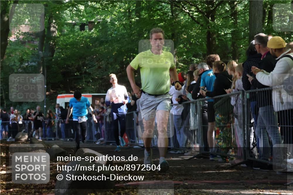 28.09.2025 - 33. Volkslauf durch das schöne Alstertal Strokosch-Dieckow http://msf.ph/oto/8972504 28.09.2025 11:59:39 Ziel 1775, 2402, 2419, 3359 meine-sportfotos.de