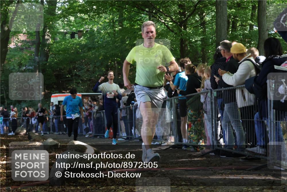 28.09.2025 - 33. Volkslauf durch das schöne Alstertal Strokosch-Dieckow http://msf.ph/oto/8972505 28.09.2025 11:59:39 Ziel 1775, 2402, 2419, 3359 meine-sportfotos.de