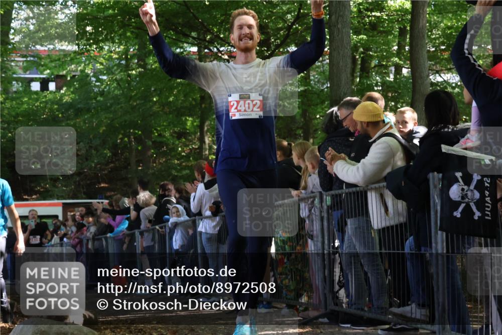 28.09.2025 - 33. Volkslauf durch das schöne Alstertal Strokosch-Dieckow http://msf.ph/oto/8972508 28.09.2025 11:59:41 Ziel 1775, 2402, 2419, 3359 meine-sportfotos.de