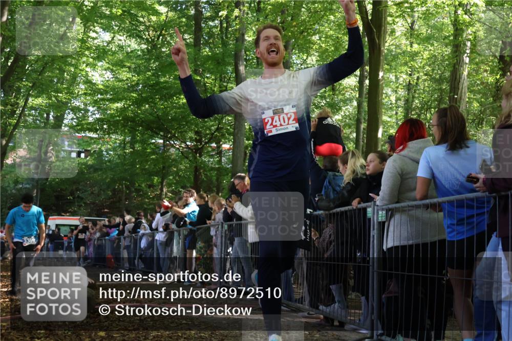 28.09.2025 - 33. Volkslauf durch das schöne Alstertal Strokosch-Dieckow http://msf.ph/oto/8972510 28.09.2025 11:59:42 Ziel 2402, 2419, 3359 meine-sportfotos.de