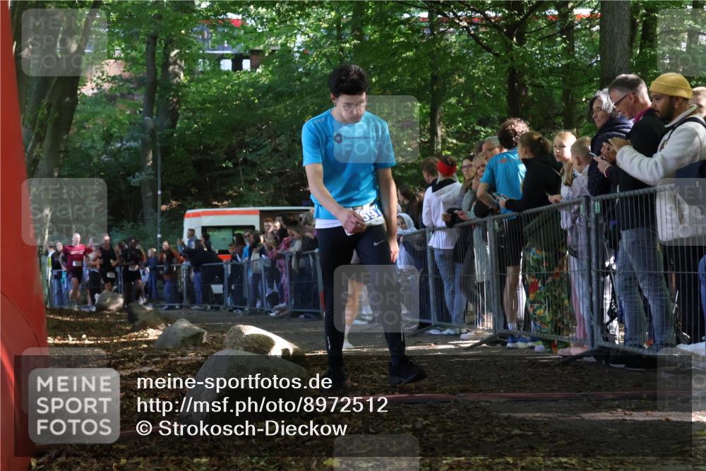 28.09.2025 - 33. Volkslauf durch das schöne Alstertal Strokosch-Dieckow http://msf.ph/oto/8972512 28.09.2025 11:59:45 Ziel 1021, 2419, 3359 meine-sportfotos.de