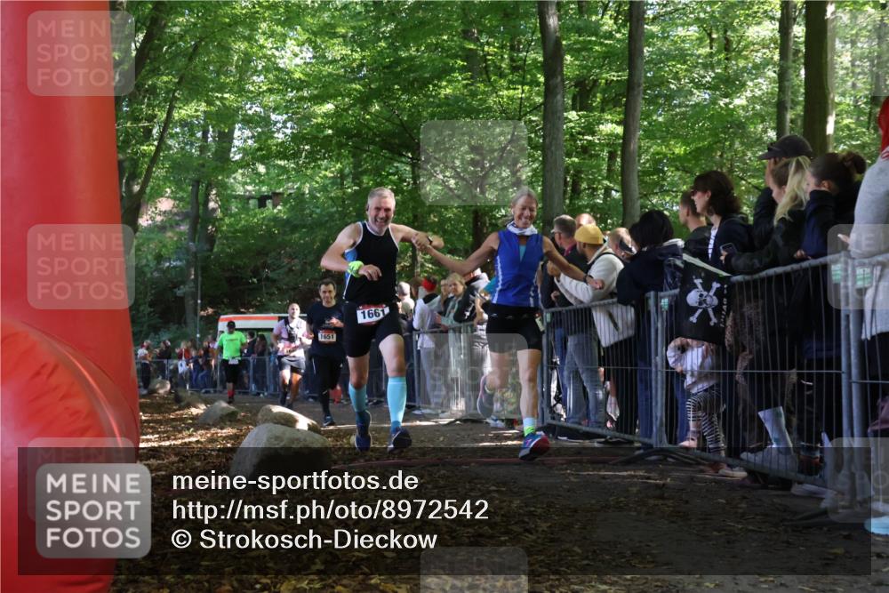 28.09.2025 - 33. Volkslauf durch das schöne Alstertal Strokosch-Dieckow http://msf.ph/oto/8972542 28.09.2025 12:00:10 Ziel 1029, 1646, 1651, 1661, 3354 meine-sportfotos.de