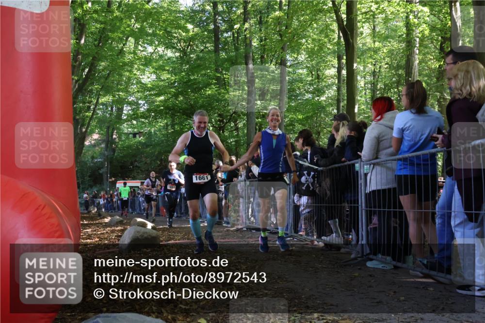 28.09.2025 - 33. Volkslauf durch das schöne Alstertal Strokosch-Dieckow http://msf.ph/oto/8972543 28.09.2025 12:00:10 Ziel 1029, 1646, 1651, 1661, 3354 meine-sportfotos.de