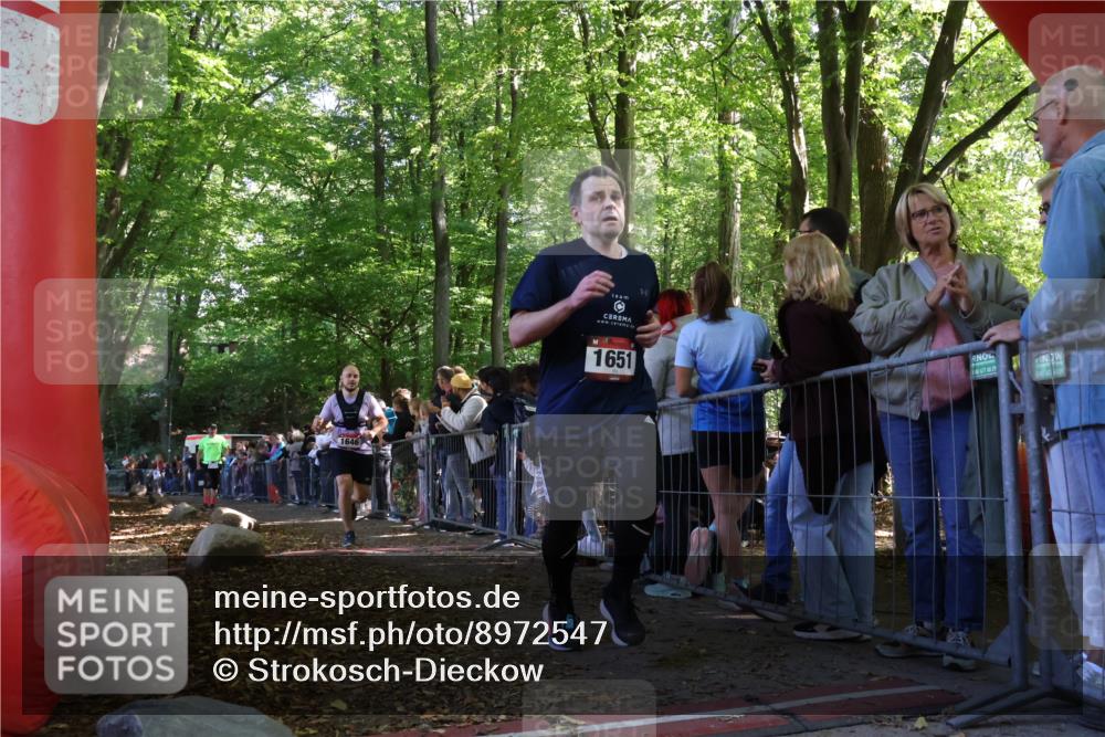 28.09.2025 - 33. Volkslauf durch das schöne Alstertal Strokosch-Dieckow http://msf.ph/oto/8972547 28.09.2025 12:00:13 Ziel 1646, 1651, 3354 meine-sportfotos.de