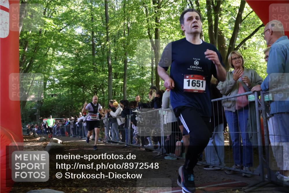 28.09.2025 - 33. Volkslauf durch das schöne Alstertal Strokosch-Dieckow http://msf.ph/oto/8972548 28.09.2025 12:00:13 Ziel 1646, 1651, 3354 meine-sportfotos.de
