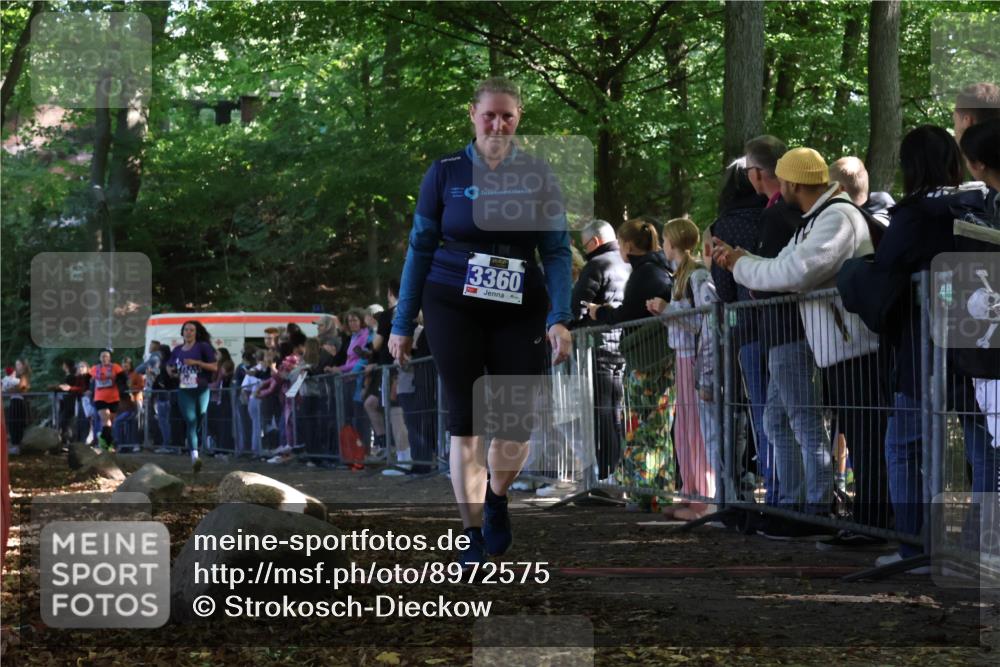 28.09.2025 - 33. Volkslauf durch das schöne Alstertal Strokosch-Dieckow http://msf.ph/oto/8972575 28.09.2025 12:00:44 Ziel 1025, 2446, 3360 meine-sportfotos.de