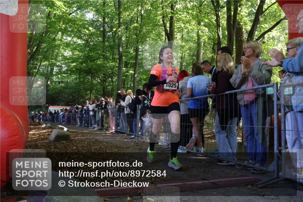 28.09.2025 - 33. Volkslauf durch das schöne Alstertal Strokosch-Dieckow http://msf.ph/oto/8972584 28.09.2025 12:00:53 Ziel 1025 meine-sportfotos.de