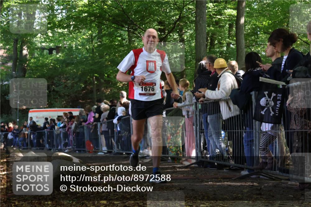 28.09.2025 - 33. Volkslauf durch das schöne Alstertal Strokosch-Dieckow http://msf.ph/oto/8972588 28.09.2025 12:01:09 Ziel 1676 meine-sportfotos.de
