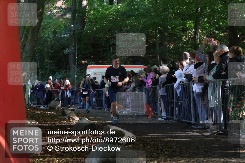 28.09.2025 - 33. Volkslauf durch das schöne Alstertal Strokosch-Dieckow http://msf.ph/oto/8972606 28.09.2025 12:01:52 Ziel 1028, 1035, 1084, 1672, 2256 meine-sportfotos.de