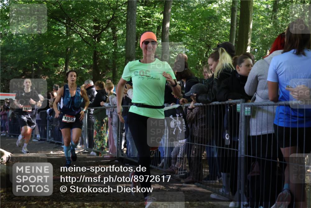 28.09.2025 - 33. Volkslauf durch das schöne Alstertal Strokosch-Dieckow http://msf.ph/oto/8972617 28.09.2025 12:01:58 Ziel 1026, 1028, 1035, 1084, 1672, 1697, 2612 meine-sportfotos.de