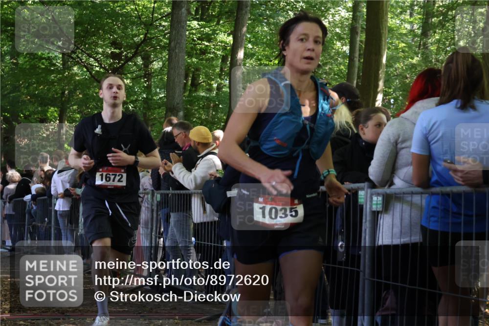 28.09.2025 - 33. Volkslauf durch das schöne Alstertal Strokosch-Dieckow http://msf.ph/oto/8972620 28.09.2025 12:02:00 Ziel 1026, 1035, 1672, 1697, 2612 meine-sportfotos.de