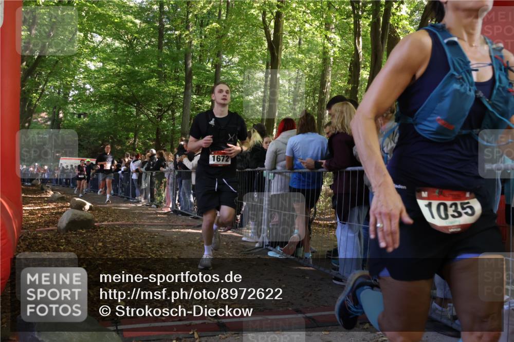 28.09.2025 - 33. Volkslauf durch das schöne Alstertal Strokosch-Dieckow http://msf.ph/oto/8972622 28.09.2025 12:02:01 Ziel 1026, 1672, 1697, 2612 meine-sportfotos.de