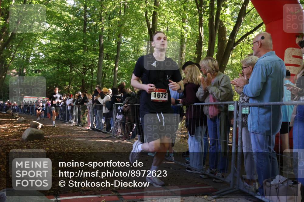 28.09.2025 - 33. Volkslauf durch das schöne Alstertal Strokosch-Dieckow http://msf.ph/oto/8972623 28.09.2025 12:02:01 Ziel 1026, 1672, 1697, 2612 meine-sportfotos.de