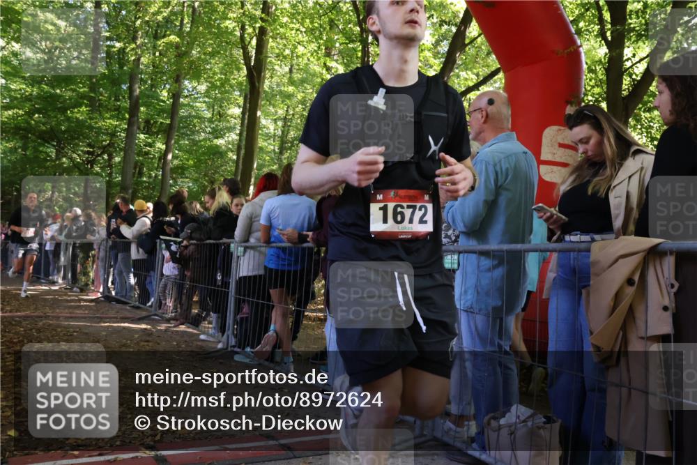 28.09.2025 - 33. Volkslauf durch das schöne Alstertal Strokosch-Dieckow http://msf.ph/oto/8972624 28.09.2025 12:02:01 Ziel 1026, 1672, 1697, 2612 meine-sportfotos.de
